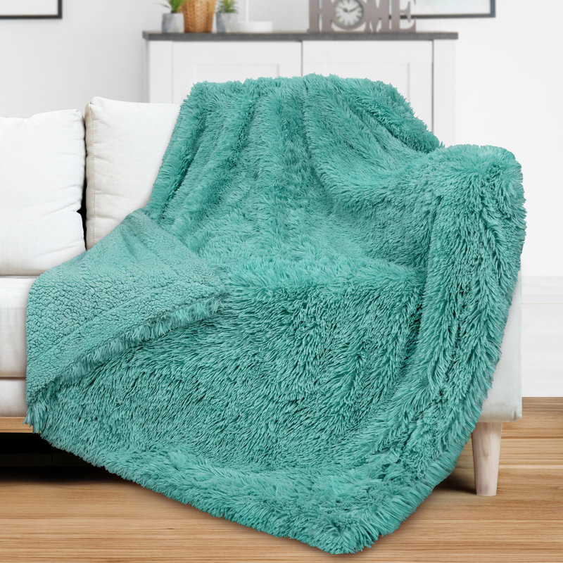Pavilia Throw Blanket