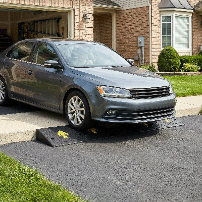 Set of 2 Rubber Arrow Curb Ramp, 5.5" Rise Height Heavy Duty Threshold Ramp Driveway Ramp For Cars Warehouse