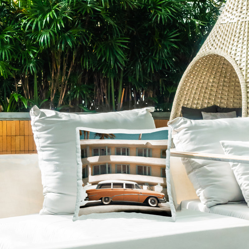 Coussin d'extérieur antique imprimé à Miami par Noah Bay