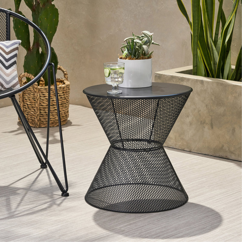 Table d'appoint chic, fabriquée en fer, noir mat, silhouette arrondie, 17,7 po Table profonde X 18,29 po de hauteur, construction en maille Breezy, haut, base carrée