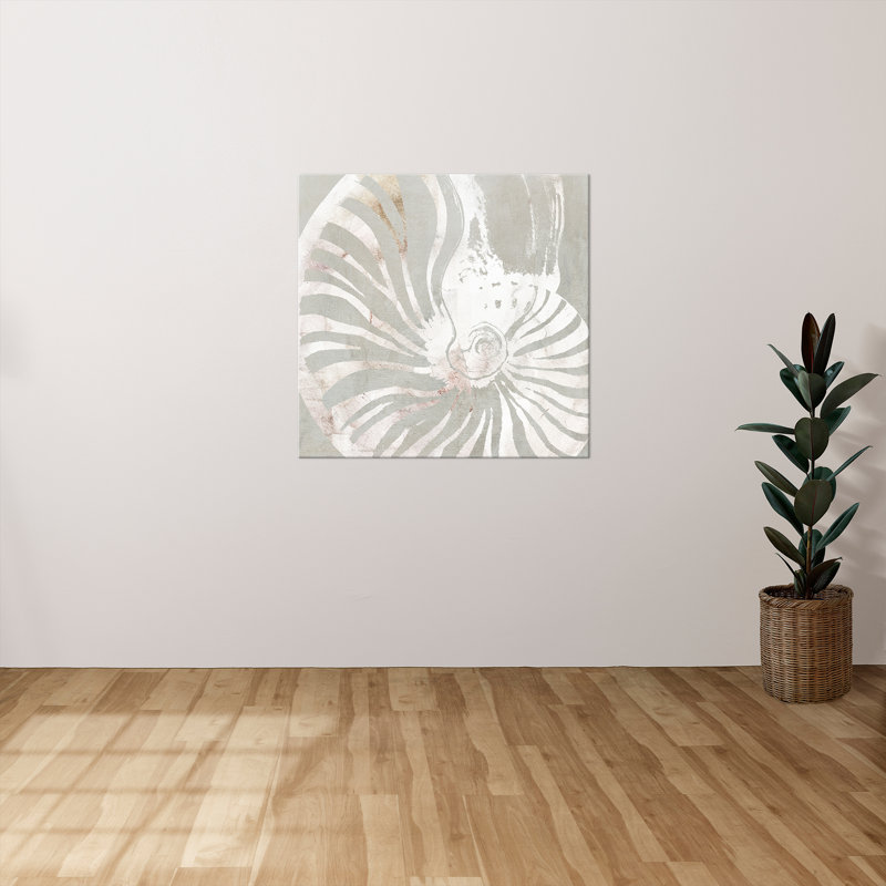 "Seashell Close Up I" par Carol Robinson, reproduction sur toile, H 24 po x l 24 po x P 1,5 po