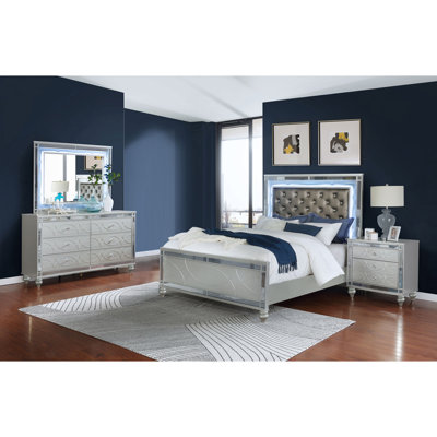 Arabesque Silver Metallic 4-piece Queen Bedroom Set
