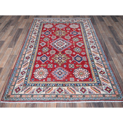 Tapis impérial kazak avec médaillons géométriques 4 pi x 6 pi, laine douce et brillante, noué à la main, colorants végétaux, tissage dense, tapis oriental
