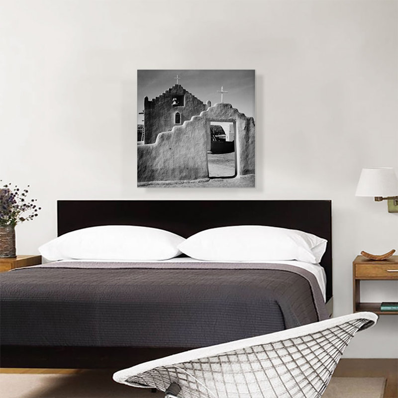 «Church Gate Taos Pueblo National Historic Landmark New Mexico» par Ansel Adams - reproduction de photo sur toile tendue