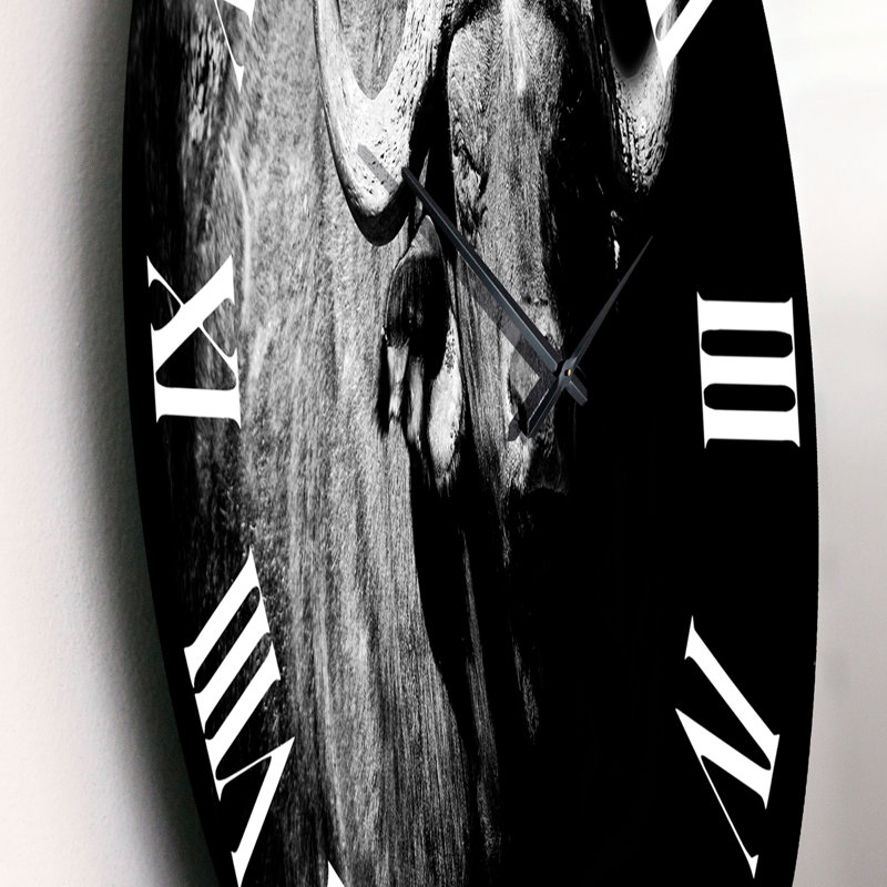 Portrait monochrome de Buffalo I - horloge murale de ferme, Petit