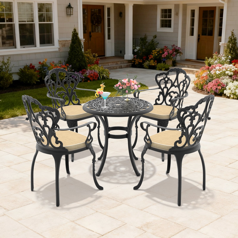 Ensemble de salle à manger d'extérieur rond 5 pièces de 68 cm (26,77 po) avec trou pour parasol, 4 fauteuils avec coussins beiges