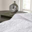 Grand couvre-lit réversible blanc - Rembourrage charmant en coton prélavé pour plus de chaleur avec 2 taies décoratives fascinantes