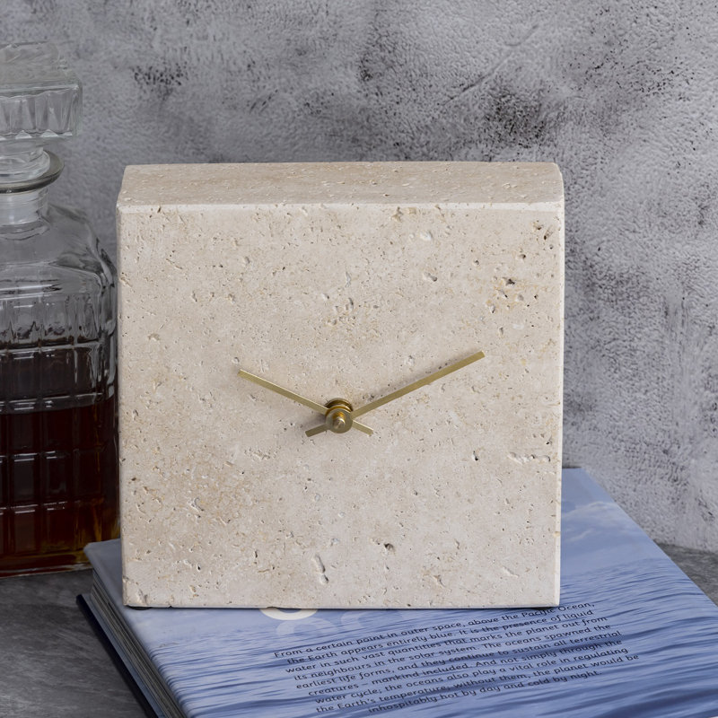 Très grande horloge de table carrée en travertin clair, Crème, crème, H 10 po x l 10 po x P 21 po