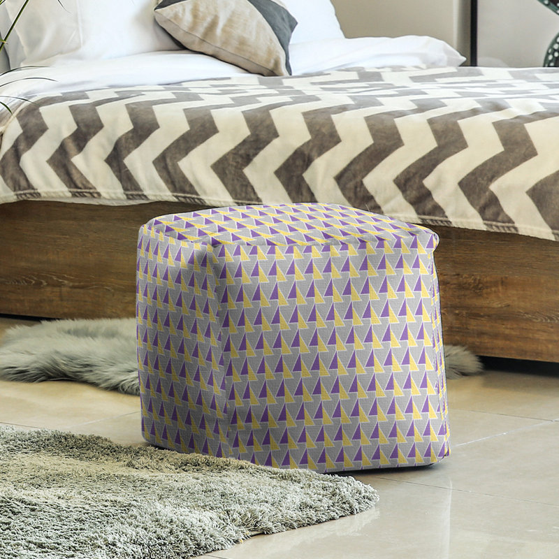 Repose-pieds cube à motif shifted arrows, Mauve / jaune, H 18 po x l 18 po x P 18 po