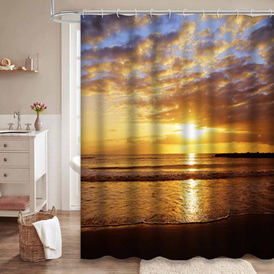 Coucher de soleil coloré avec coucher de soleil et plage