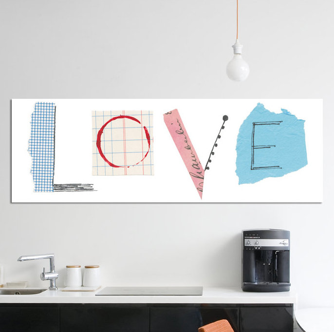 «Love», art textuel sur toile, H 12 po x l 36 po x P 1,5 po, Toile tendue
