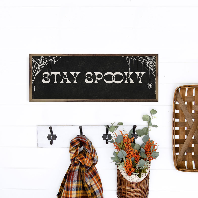 «Stay Spooky Webs» sur bois, H 12 po x l 36 po x P 1,71 po