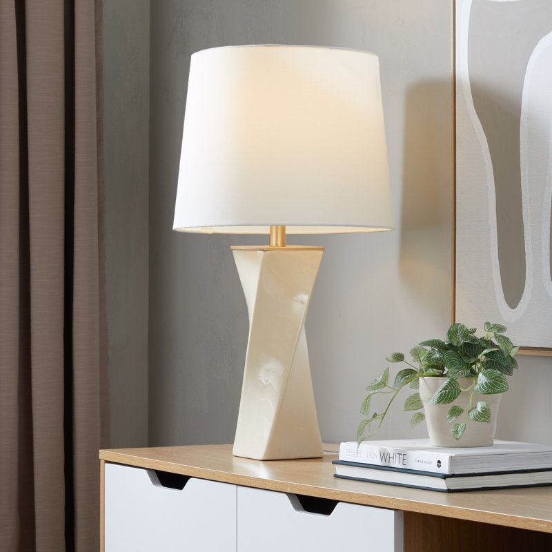 Lampe de table carrée en céramique 26 po Clarissa, Crème