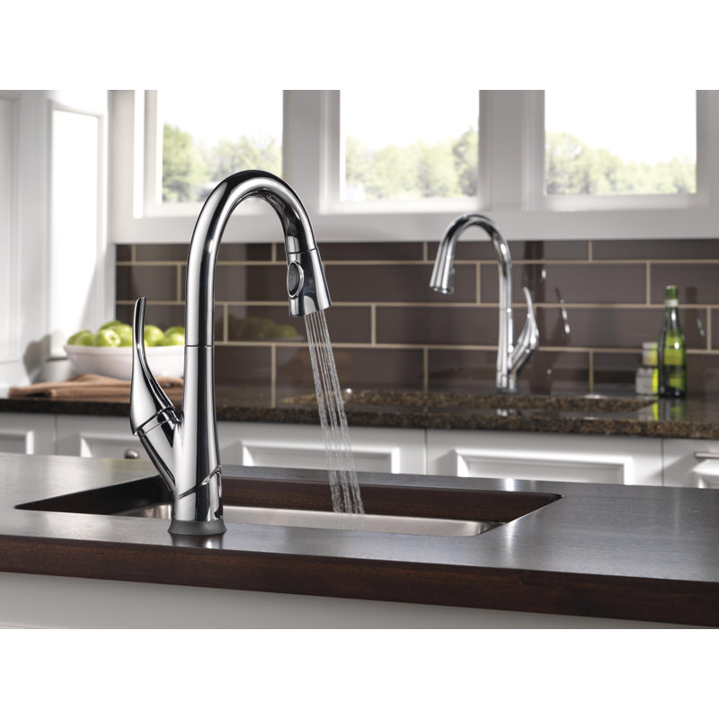 Robinet de cuisine à poignée simple escamotable Esque avec Touch2O et station d'accueil MagnaTite, Chrome