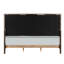 Grand lit gris avec une housse en tissu moderne et un cadre stable en bois avec repose-pieds