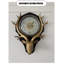 Horloges murales brunes et blanches-112851209