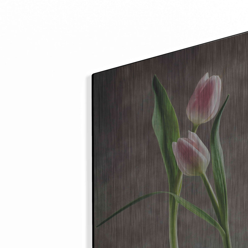 «Spring Tulips VI» par Debra Van Swearingen, H 16 po x l 12 po