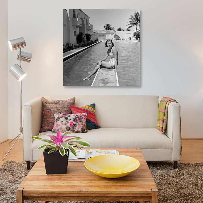 «1930s Woman on Pool Diving Board Palm Tree», reproduction de photo sur toile tendue, H 18 po x l 18 po x P 1,5 po