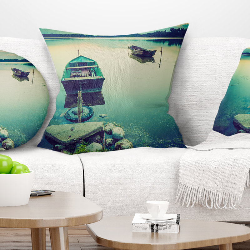 Bateaux dans un lac de style rétro - Coussin imprimé bateaux, 16 po x 1 po, Coussin décoratif