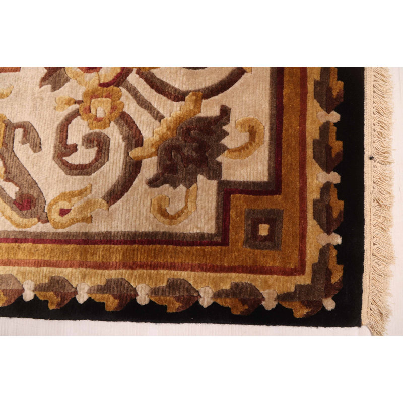 Tapis noir Aubusson 5 pi 11 po x 8 pi 11 po