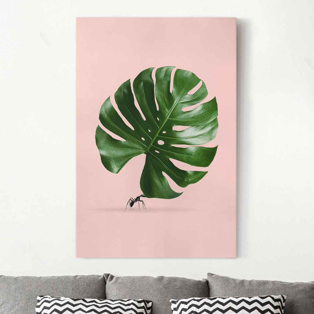 Leinwandbild Ameise mit Monstera Blatt von Jonas Loose