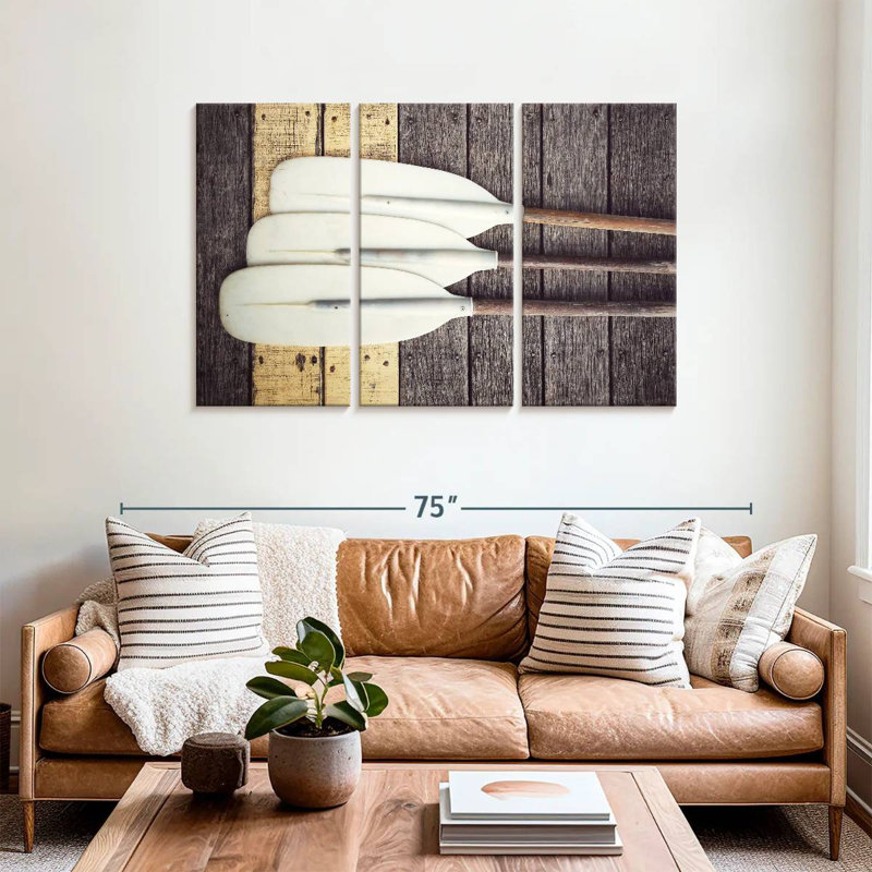 Trois raquettes blanches Sireci, H 36 po x l 57 po