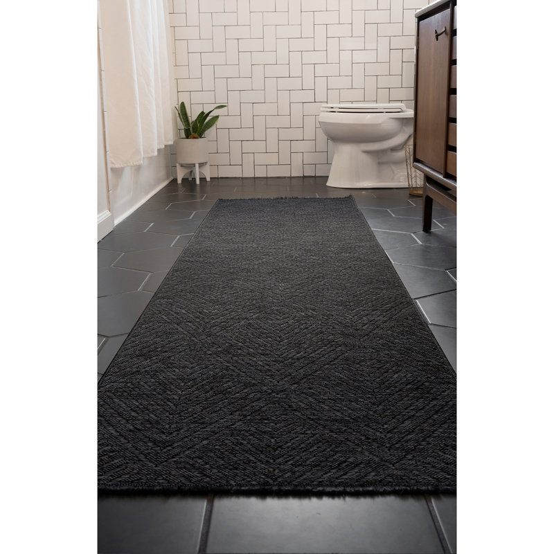 Tapis gris foncé lavable en machine Breneisha, Tapis de couloir 2 pi 3 po x 7 pi 7 po