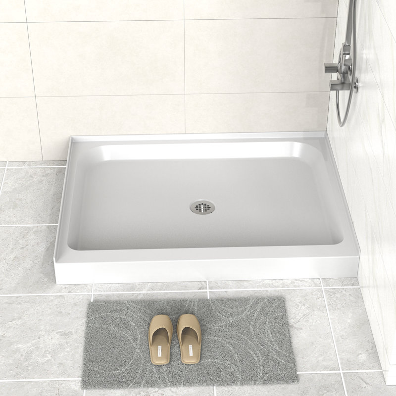 Base de douche 48 po x 36 po en acrylique avec drain central, surface brillante et antidérapante
