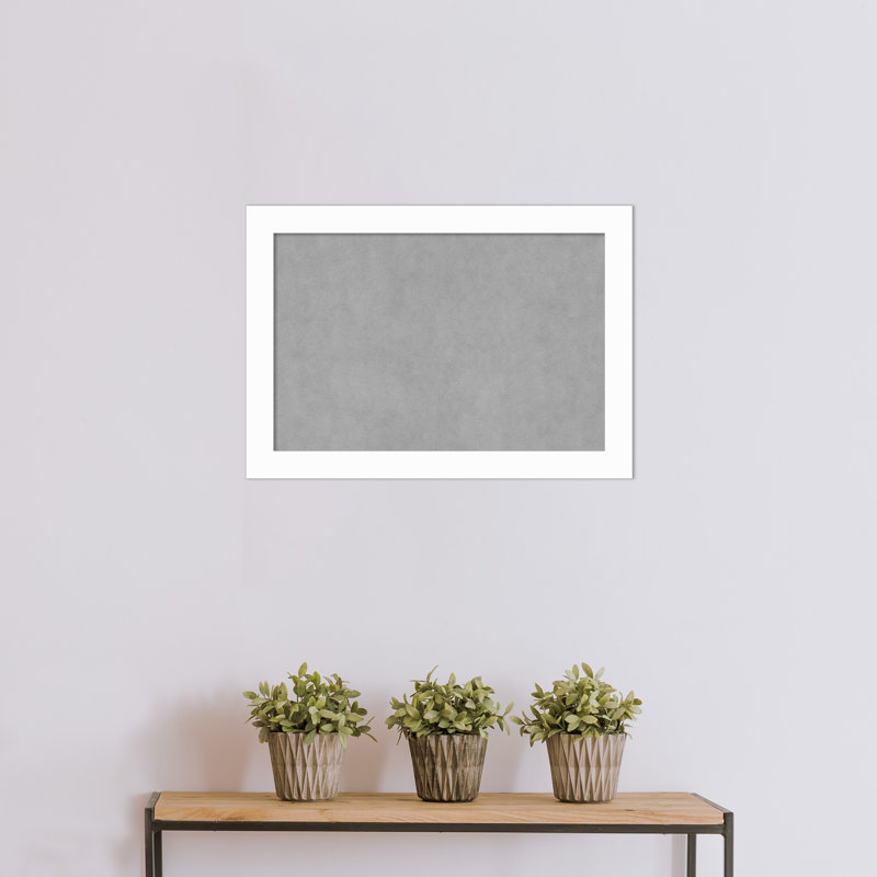 Tableau magnétique de base blanc à cadre étroit, H 19 po x l 27 po