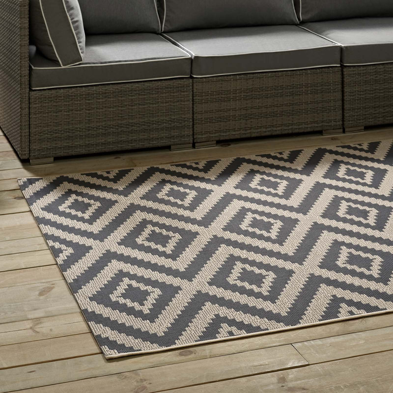 Elegant Geometric Diamond Trellis 5x8 Gray Synthetic Area Rug