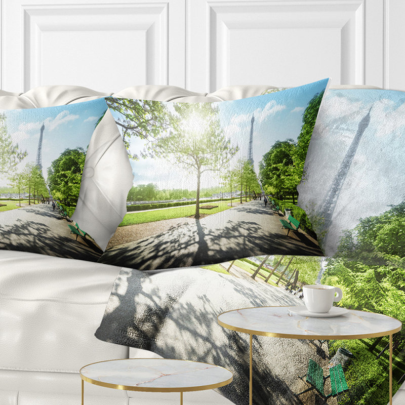 Coussin Paris Eiffel Towerat Sunny Morning, 18 po x 18 po, Coussin décoratif