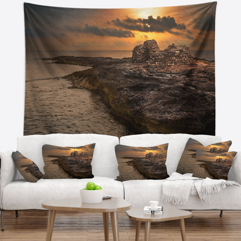 Tapisserie, plage, côte rocheuse et ruines antiques, H 50 po x l 60 po