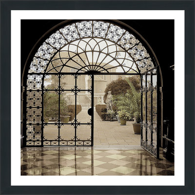 «Courtyard in Venezia (Color)» par Alan Blaustein, reproduction de photo encadrée
