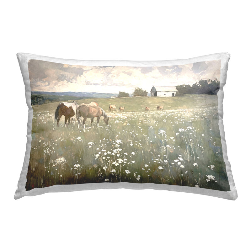 Coussin décoratif imprimé Chevaux dans les pâturages par Ramona Murdock
