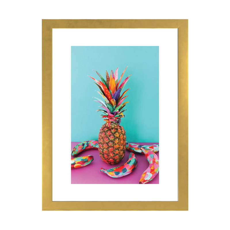 Ananas & bananes par EttaVee-impression d’art graphique, Blanc, H 24 po x l 16 po x P 1 po, Papier encadré doré