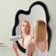 Miroir mural Lochan avec cadre en velours asymétrique Lochan-547180832-547180838
