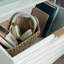 Grande table de chevet et tiroir ouvert Coastal, finition blanche