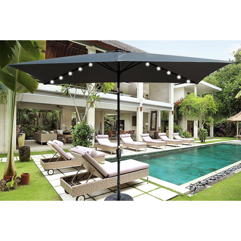 Parasol solaire rectangulaire 10 pi x 6,5 pi avec lumières DEL. Auvent, manivelle et inclinaison. Pour la cour, le jardin, le bord de la piscine. Poteau noir