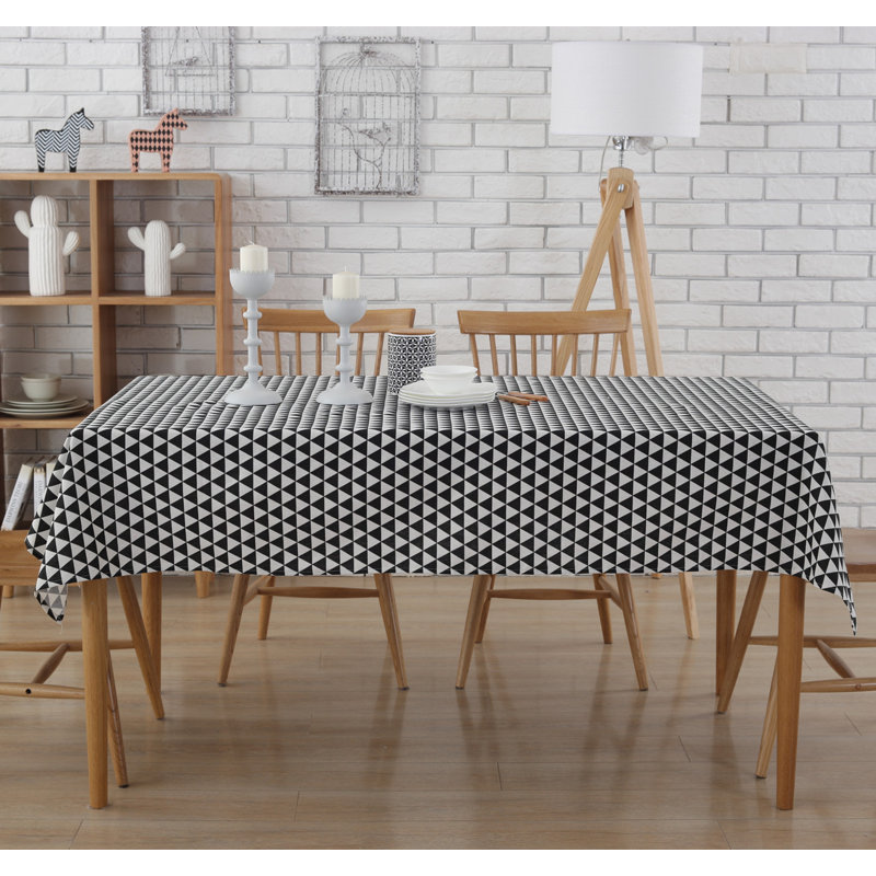 Leydy Triangle Tablecloth, Black