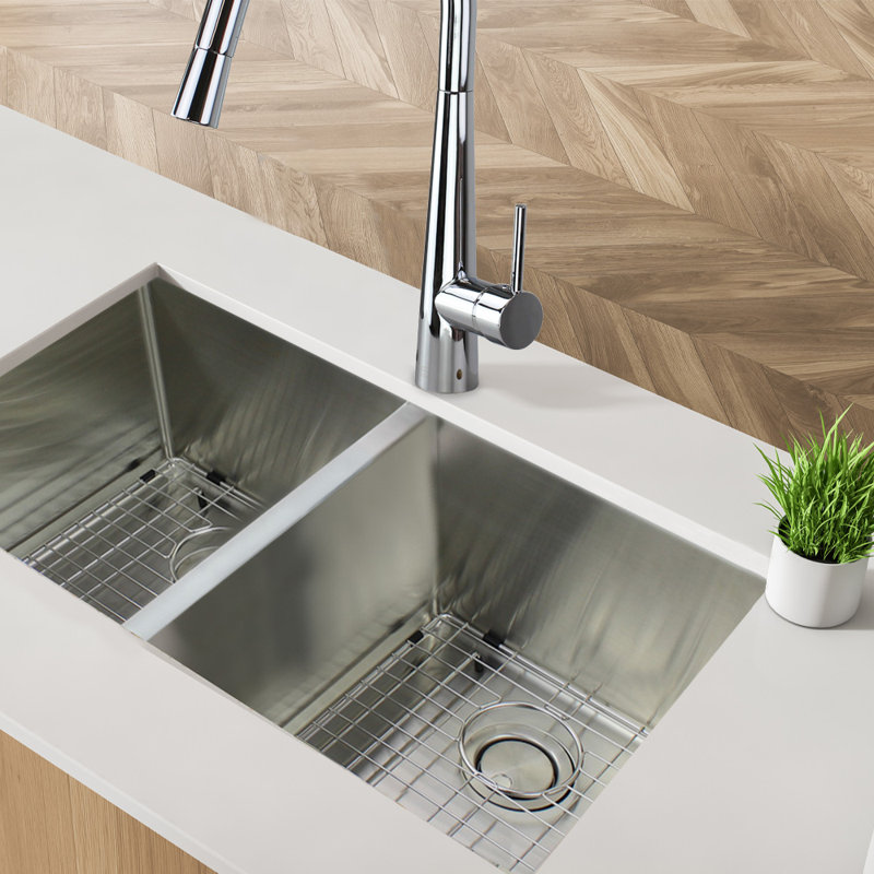 Évier de cuisine encastré à double cuve avec crépine Diamond L 33 po x l 19 po Diamond