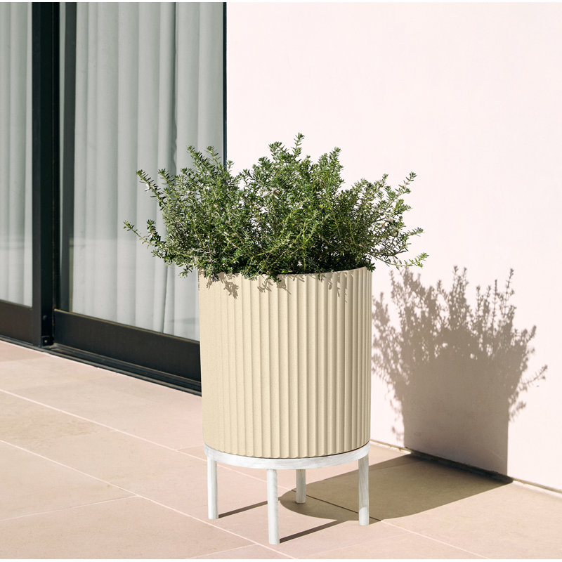 Jardinière Demi Series avec support, 1, H 22 po x l 14,75 po x P 14,75 po, Sable / blanc