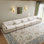 Canapé modulaire rembourré en velours côtelé beige 5 pièces Maelina avec dossier coussiné et pieds en bois massif Maelina