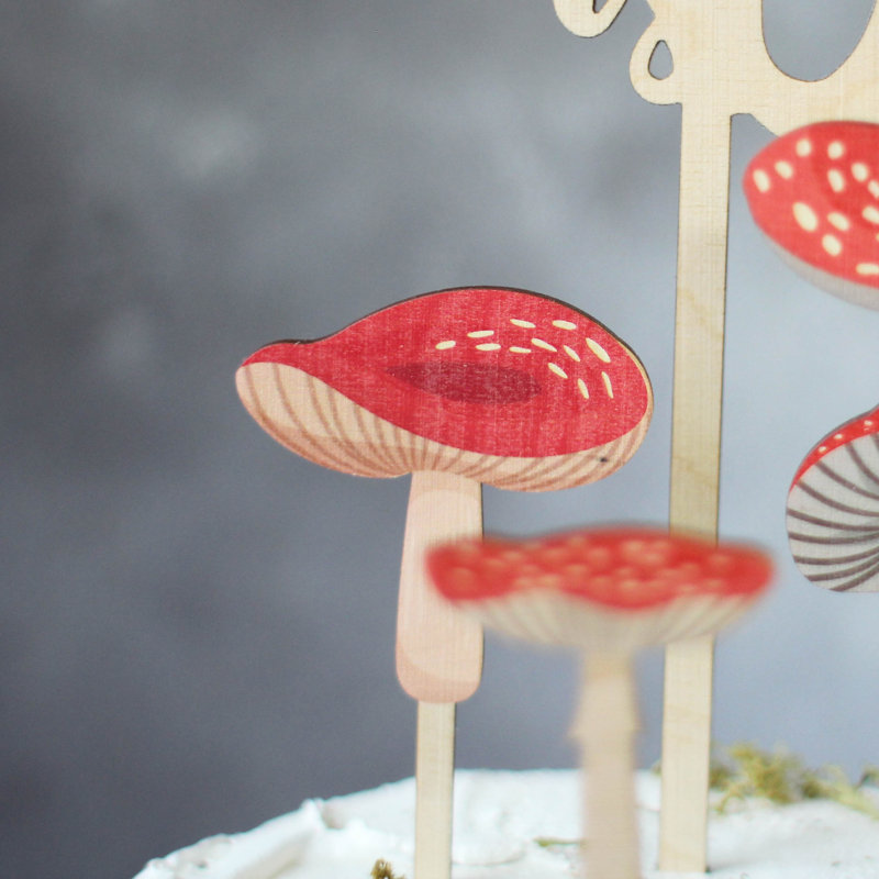 East Urban Home Jeronima Cake Topper, Yes