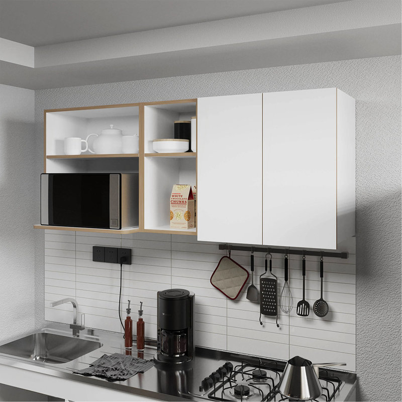 Armoire de cuisine en chêne naturel et blanc avec espace pour micro-ondes et tablette ouverte