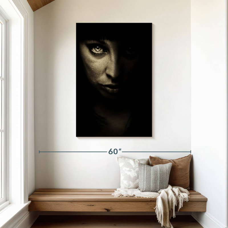 Portrait de femme effrayant, H 45 po x l 30 po