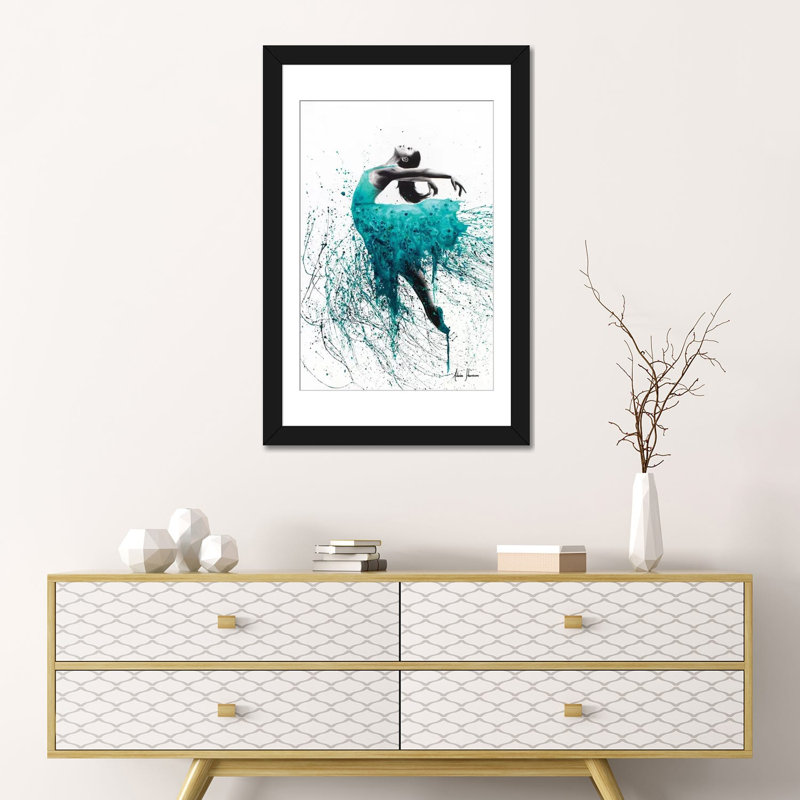 «Kingfisseur Woman», art textuel sur toile, H 24 po x l 16 po x P 1 po, Papier d'art encadré noir, Blanc
