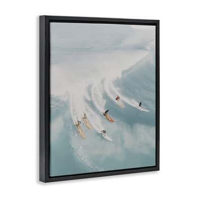  «Surfing Race Seascape», art mural encadré par LSR Design Studio