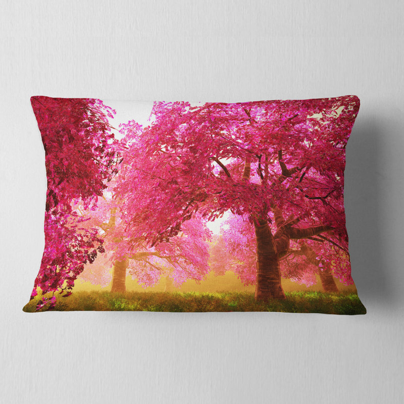 Coussin Mysterious Red Cherry Blossoms - imprimé paysage