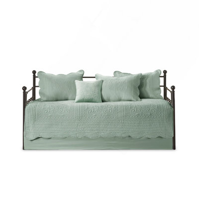 Charming Reversible Scalloped Edge Daybed Cover Set, Perfect For Cottage-Style Decor And Enhanced Hygiene