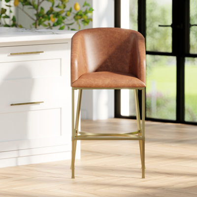 Tabouret de bar 31 po en similicuir brun tabac avec structure en acier doré, design moderne, assise rembourrée en mousse confortable, détails fonctionnels et confort, repose-pieds intégré, polyvalent